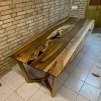 Стіл з масиву горіха