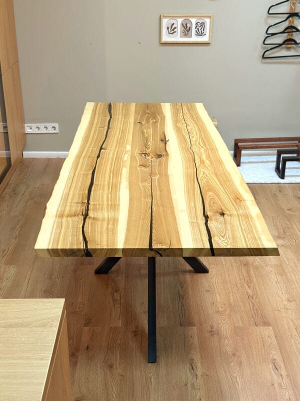 Стіл з масиву ясену