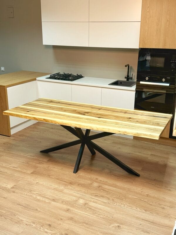 Стіл з масиву ясену