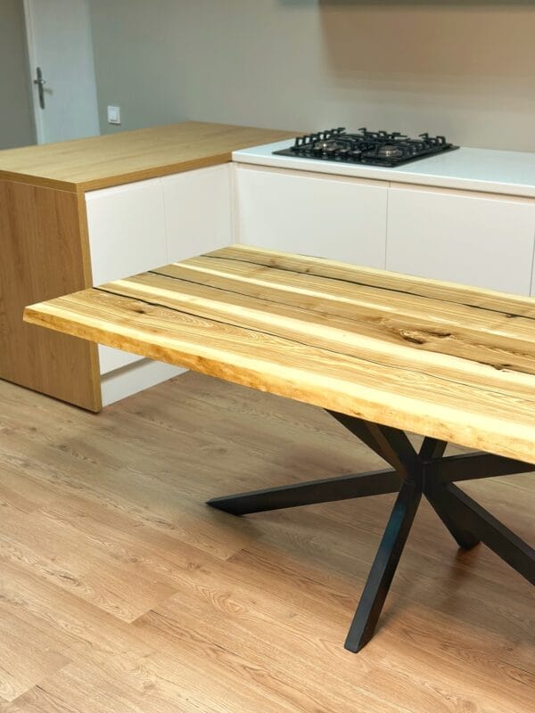 Стіл з масиву ясену