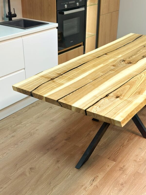 Стіл з масиву ясену