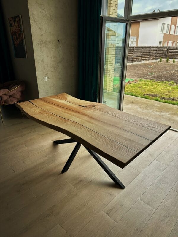 Стіл з масиву ясену