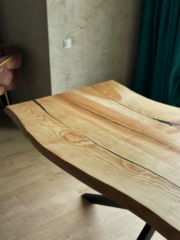 Стіл з масиву ясену