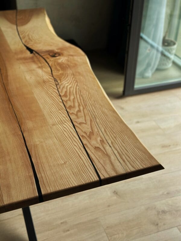 Стіл з масиву ясену