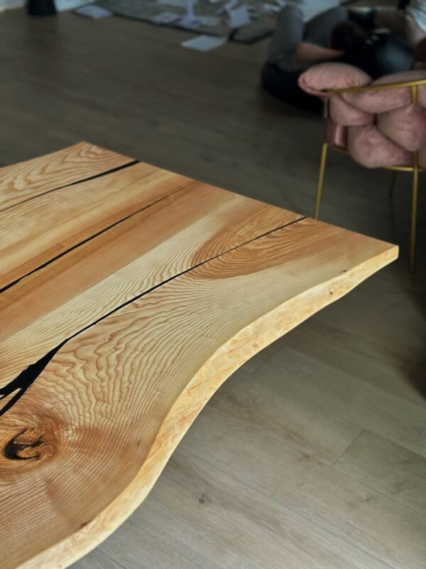 Стіл з масиву ясену