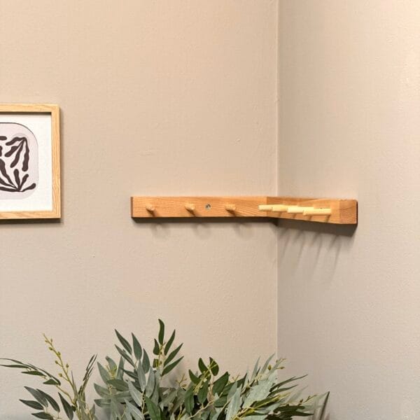 Кутова вішалка