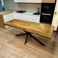 Стіл з цільного масиву дуба