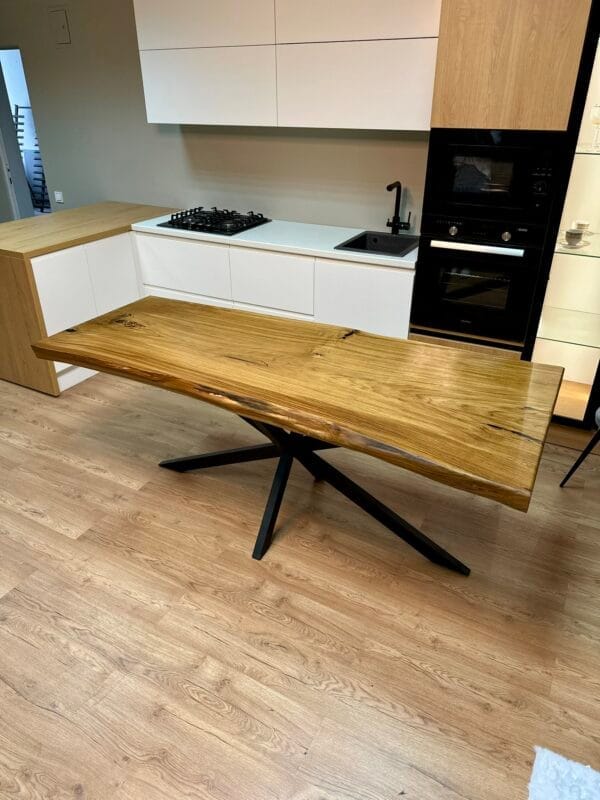 Стіл з цільного масиву дуба