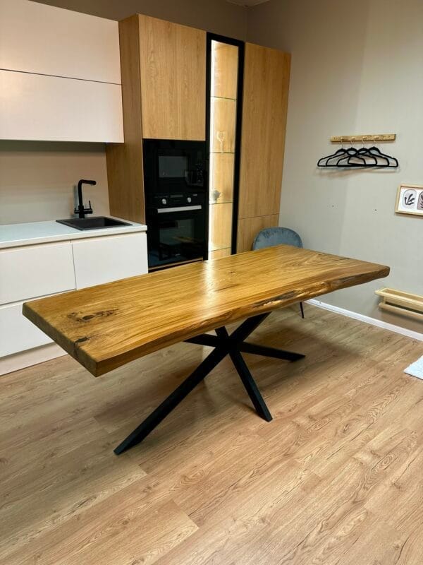 Стіл з цільного масиву дуба