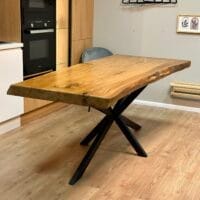 Стіл з цільного масиву дуба