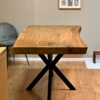 Стіл з цільного масиву дуба