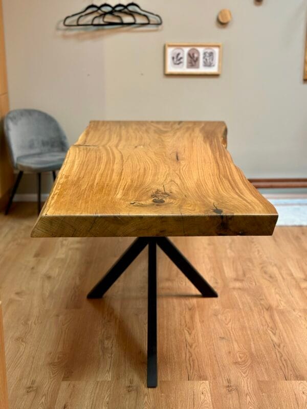 Стіл з цільного масиву дуба