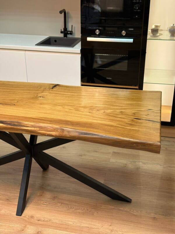 Стіл з цільного масиву дуба